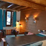Et Au Coin Du Feu Chilly Powder Hotel Morzine